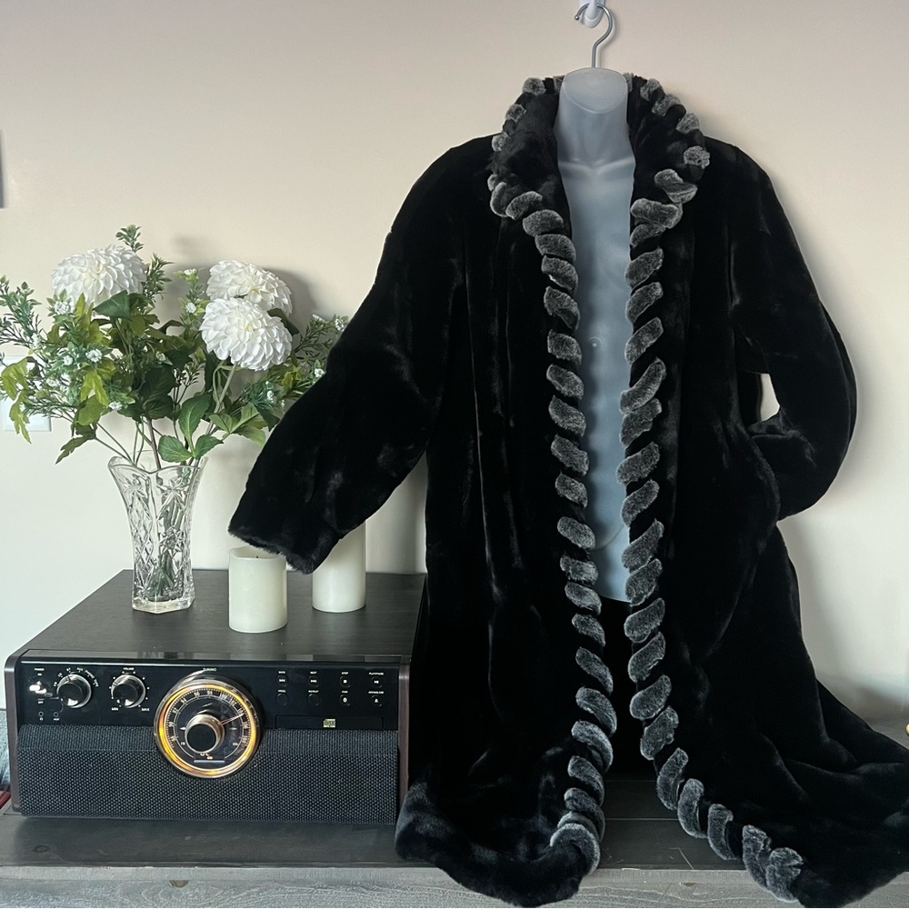 Black and grey Unique Int’l vintage faux fur coat